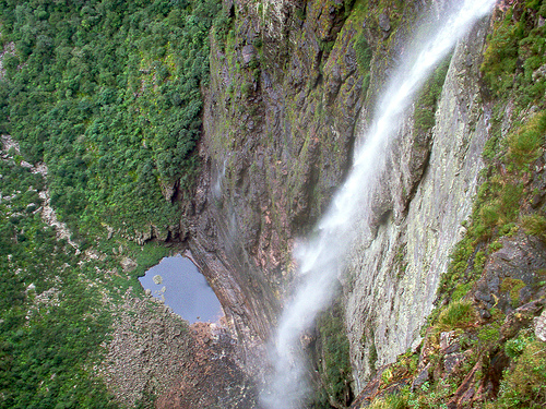 http://fernandod.com.br/images/textos/CACHOEIRA DA FUMACA  2.jpg