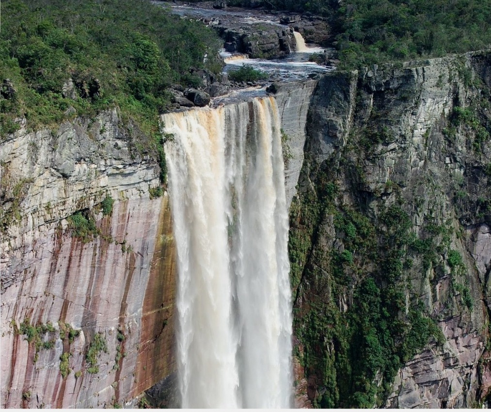 http://fernandod.com.br/images/textos/CACHOEIRA da FUMACA 3.jpg